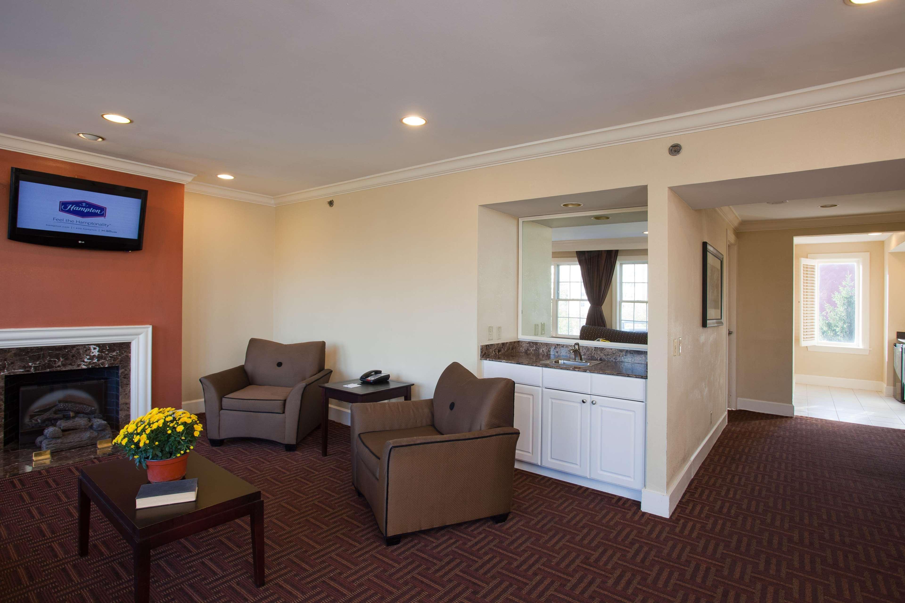 Hampton Inn & Suites Στάμφορντ Εξωτερικό φωτογραφία